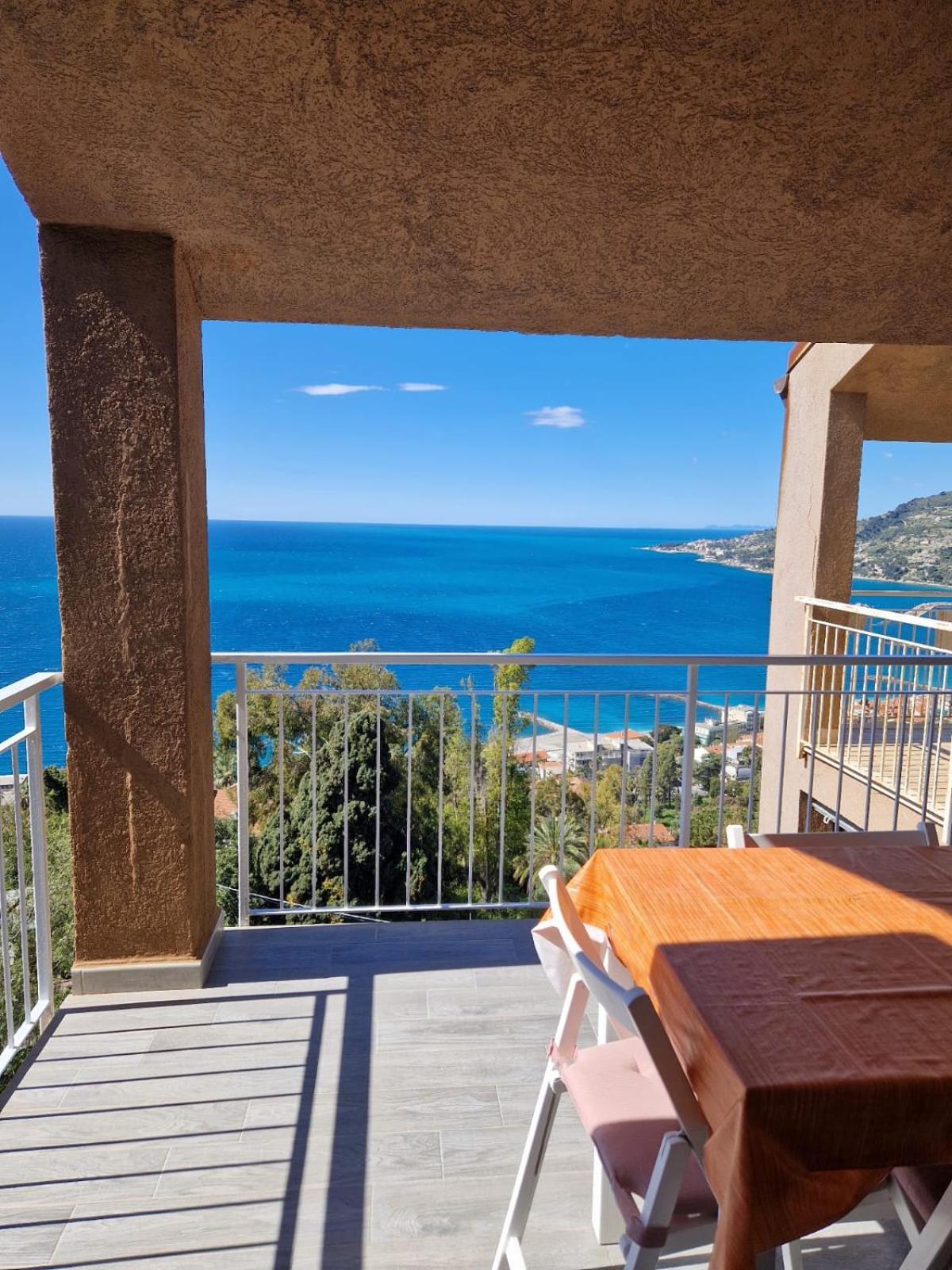 Apartamento La Finestra Sul Golfo Ospedaletti Exterior foto