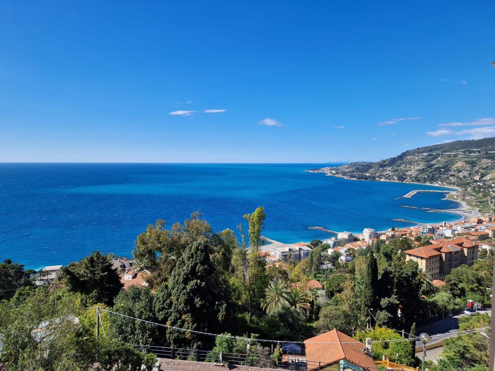 Apartamento La Finestra Sul Golfo Ospedaletti Exterior foto