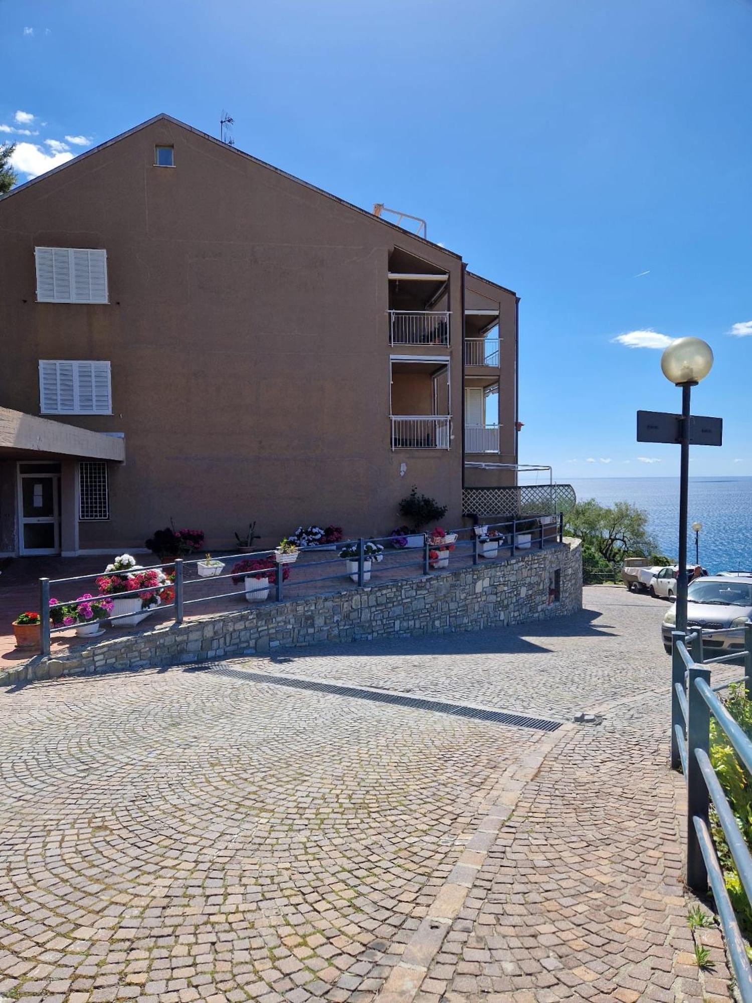 Apartamento La Finestra Sul Golfo Ospedaletti Exterior foto
